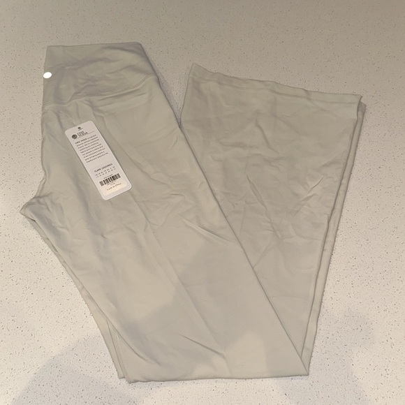 Butterluxe Flare Leggings 31'' - V Cross Waist - Picture 5 of 5